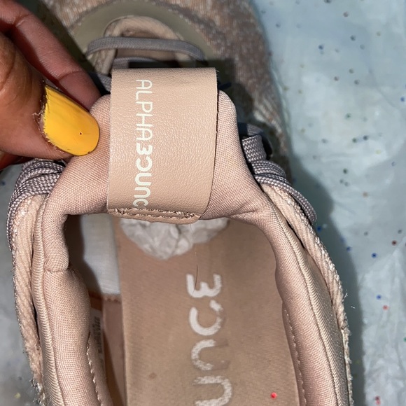 Adidas Women’s Alphabounce Sneakers Size 9.5 - Picture 9 of 11